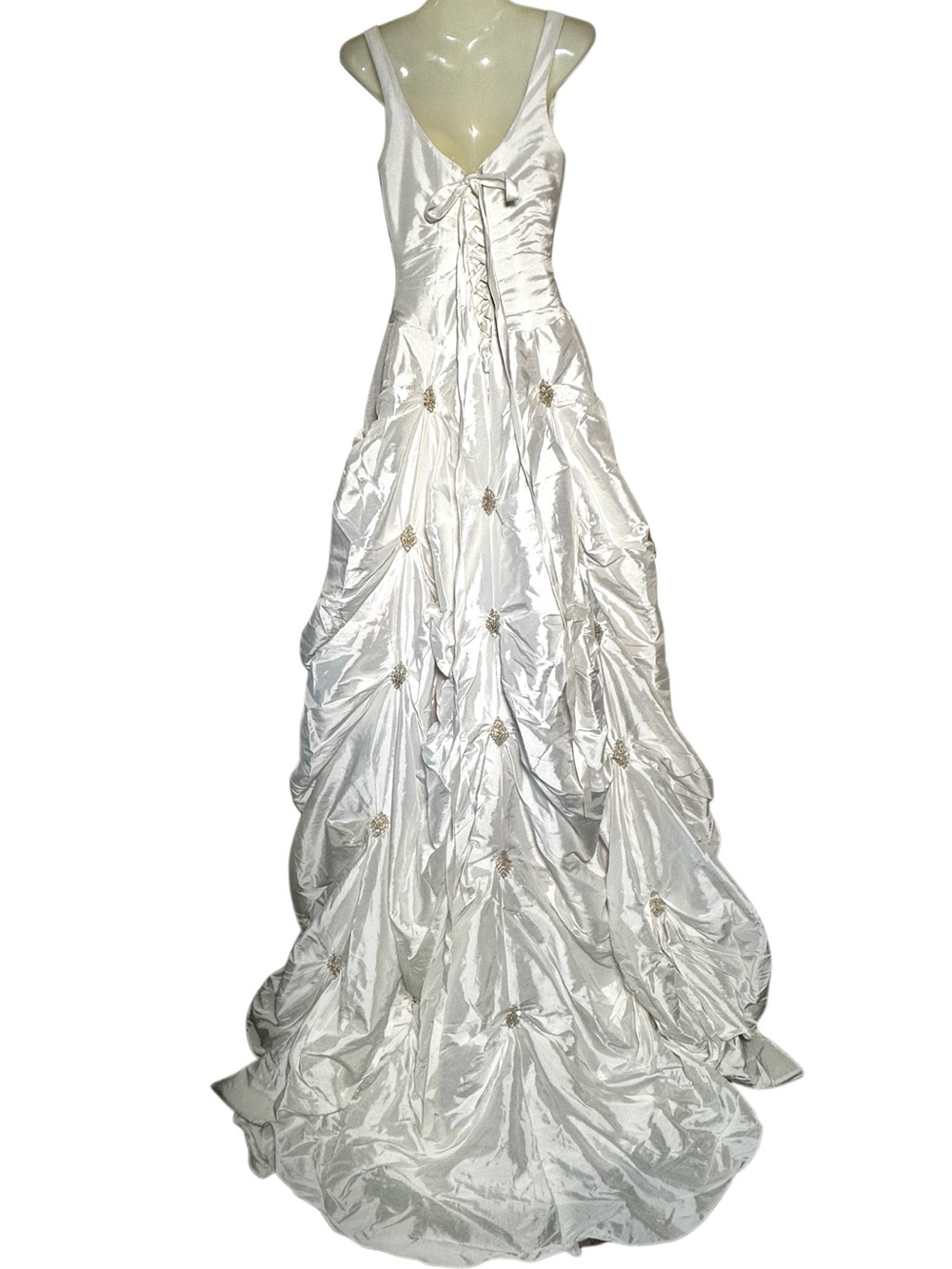 PRINCESSES FOR A DAY Stunning White Wedding Gown This Is Gorgeous Like New - Picture 2 of 14